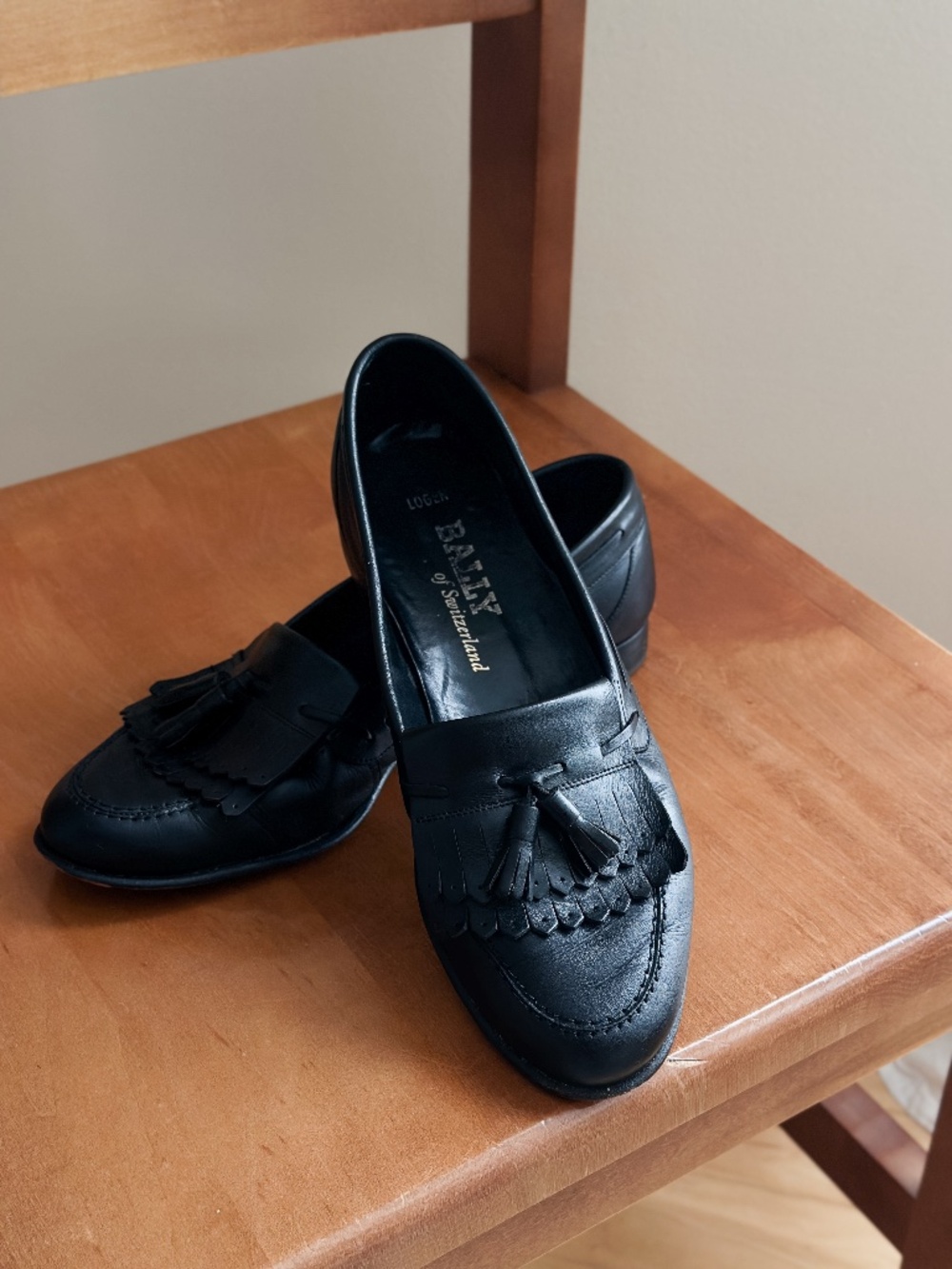VINTAGE BALLY KILTIE TASSEL LOAFERS (8/5 Mens/ 10 Women's)